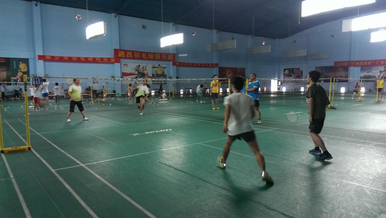 羽毛球比賽進(jìn)行中